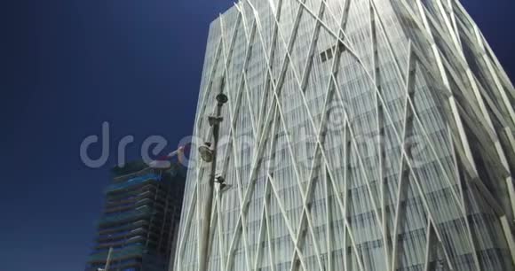 现代摩天大楼的全景视频的预览图