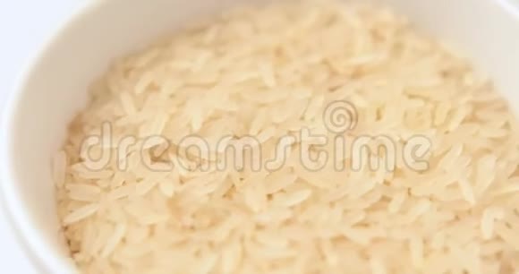 锅中米粒的旋转视频的预览图