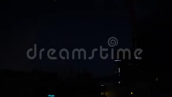 夏季夜晚东京市区附近建筑烟火时间的推移视频的预览图