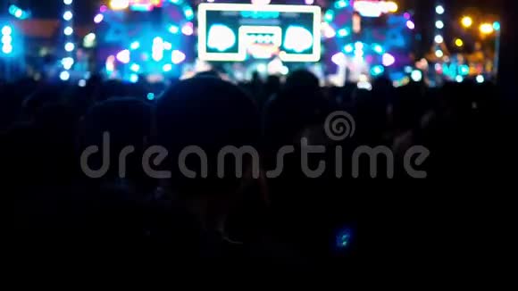 音乐音乐会音乐节的人群模糊视频的预览图