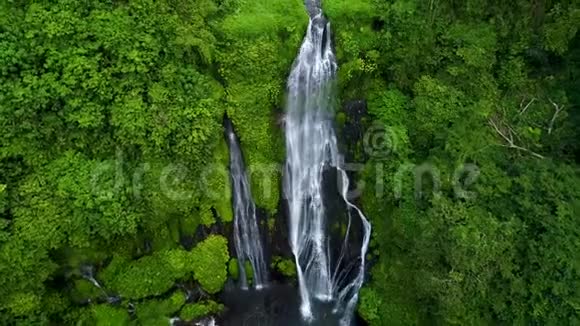 班尤玛拉双瀑布瓦纳吉里巴厘岛视频的预览图