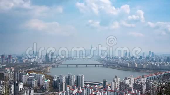 韩国首都首尔的汉江风景区视频的预览图