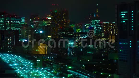 东京市区全景的一个晚上的时间推移高角度的长镜头视频的预览图