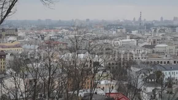 基辅市全景和波迪利建筑视频的预览图