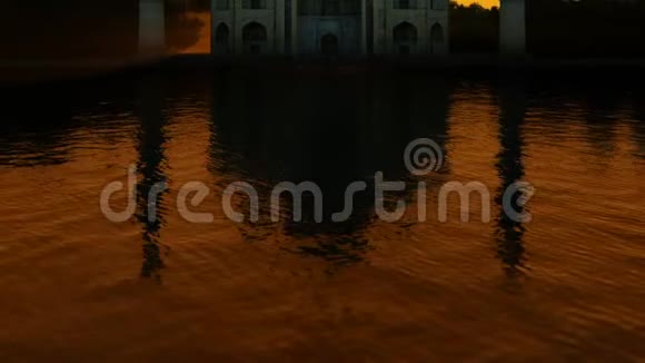 泰姬陵在阳光明媚的天气里的水反射视频的预览图