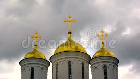 大教堂的金色圆顶亚罗斯拉夫尔俄罗斯时代视频的预览图