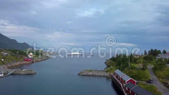 挪威海的海上渡轮视频的预览图