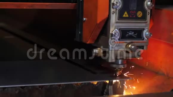 工业激光火花切割金属角磨机金属角磨机切割时火花视频的预览图