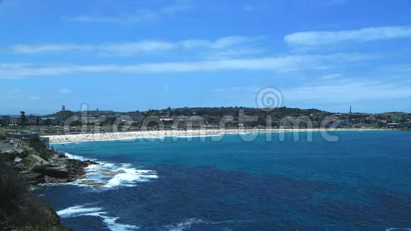 澳大利亚著名邦迪海滩的宽镜头视频的预览图