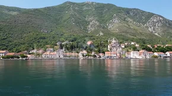 普尔坎吉市和圣母玛利亚教堂视图黑山视频的预览图