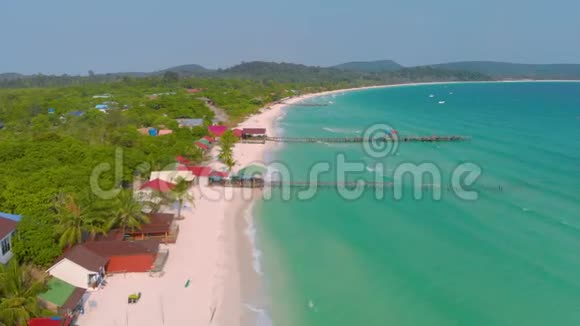 柬埔寨高荣岛的海景和海岸线视频的预览图