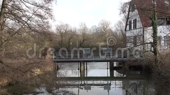 埃尔莎河上的通道城市BAnde德国冬天12月德国视频的预览图