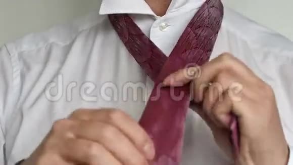 男子领带1视频的预览图