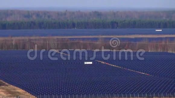 大型工业太阳能电池板概览视频的预览图