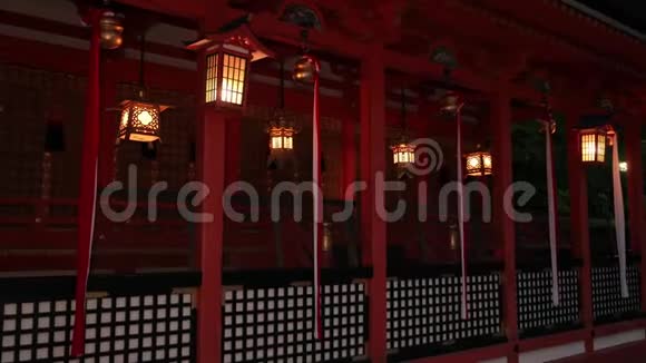 传统的日本神殿有灯视频的预览图