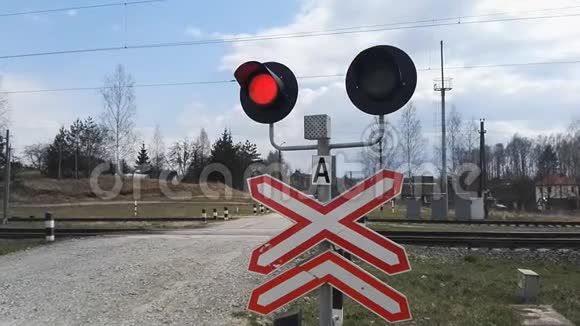 铁路乡村汽车停止红灯视频的预览图