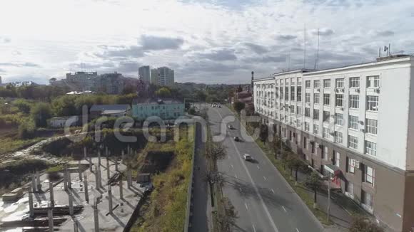 德沃里亚斯卡亚街弗拉基米尔的建筑俯视图视频的预览图
