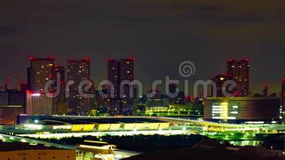 东京阿里亚克市城市街道黎明时分高角度远射视频的预览图
