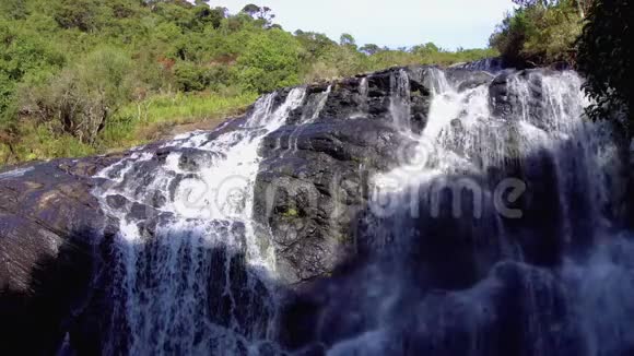 贝克斯里兰卡瀑布的电影视频的预览图
