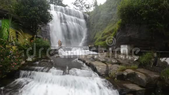 斯里兰卡邓西南瀑布视频的预览图