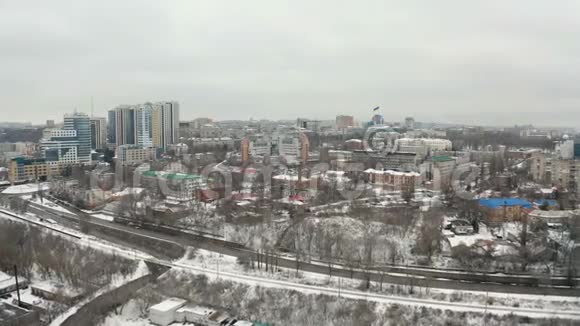 迪尼普罗市市中心的冬季城市景观视频的预览图
