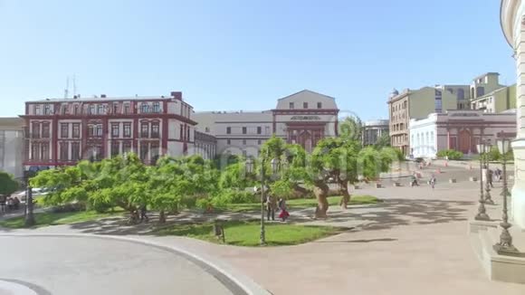 镜头倒飞穿过敖德萨歌剧院和芭蕾舞剧院的弧线视频的预览图