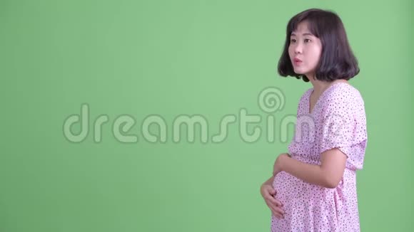 亚洲幸福孕妇微笑简介视频的预览图