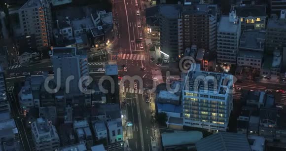 夜间东京的城市交通视频的预览图