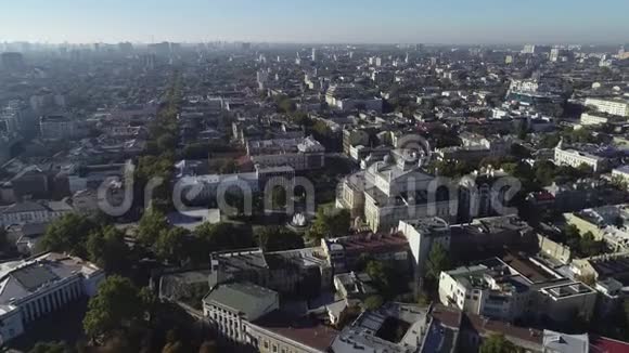 敖德萨市区老城区鸟瞰图4k视频视频的预览图