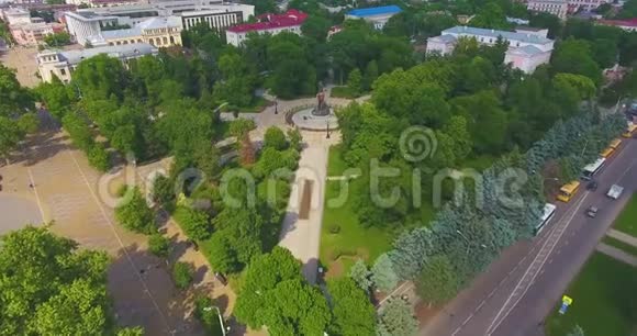 上观城市公园有树木和小径形成苏形状的图形视频的预览图