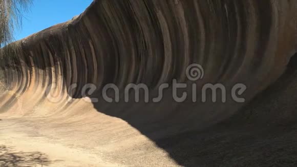 西澳大利亚的波浪岩视频的预览图