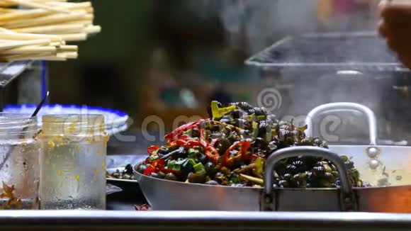 越南海安街头炖菜的制作视频的预览图