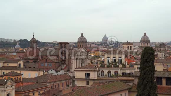 从罗马屋顶俯瞰视频的预览图