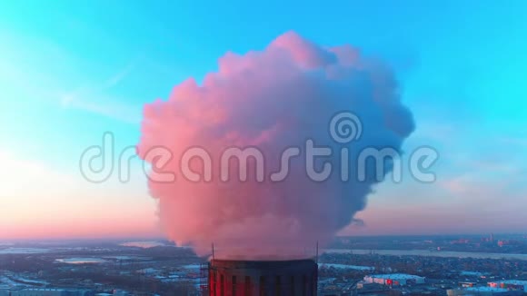 日落时分工厂管道污染空气视频的预览图