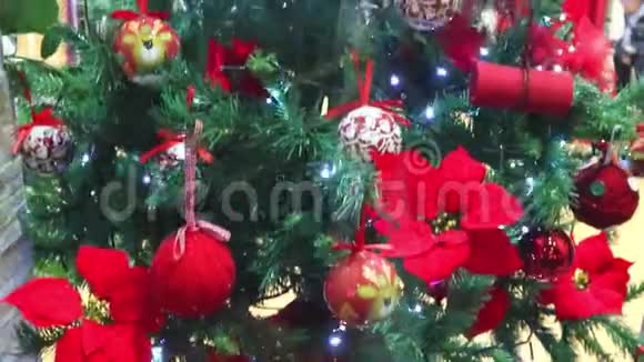 新年光明的背景新年心情圣诞树圣诞树玩具视频的预览图