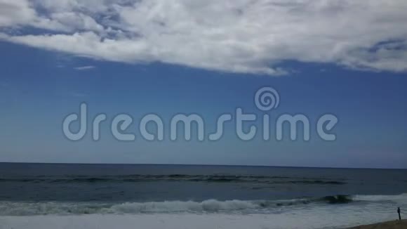 海滩的延时镜头视频的预览图