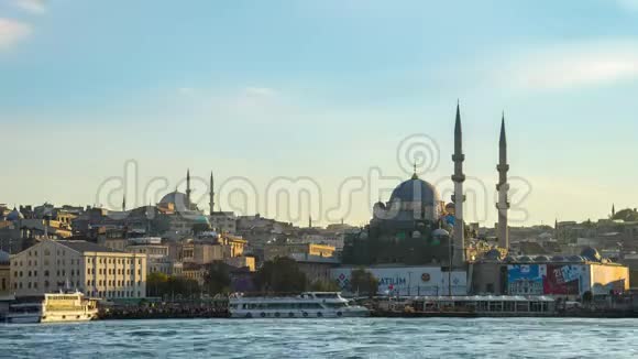 新清真寺YeniCami可观赏土耳其伊斯坦布尔城市天际线视频的预览图