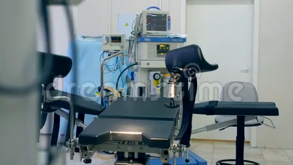 把一把妇科检查椅关在医疗室视频的预览图