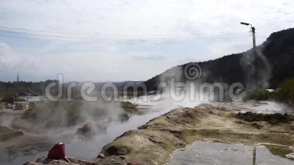 75度天然火山温泉视频的预览图