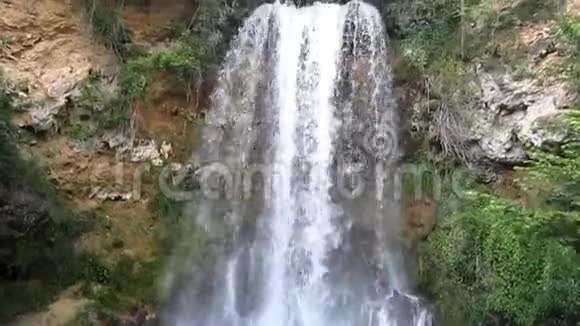 塞尔维亚的美丽瀑布维利基布利辛视频的预览图