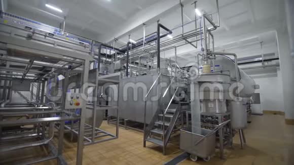 现代乳品厂巴氏杀菌牛奶专用设备视频的预览图