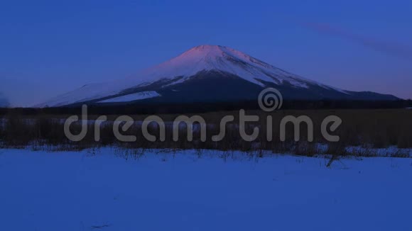 红山纳希加拉雪雪景黎明的富士山视频的预览图