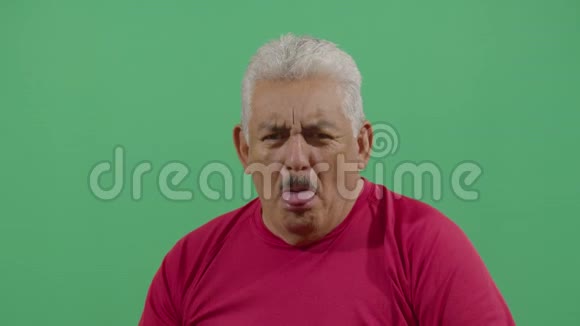 成年男子的舌头视频的预览图