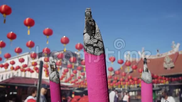 在道观外庆祝中国新年时的大香4公里视频的预览图