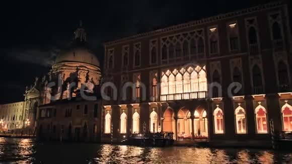 中央运河夜景威尼斯建筑视频的预览图
