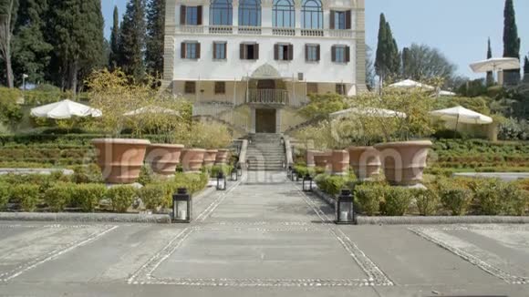 高档意大利花园酒店的外部视频的预览图