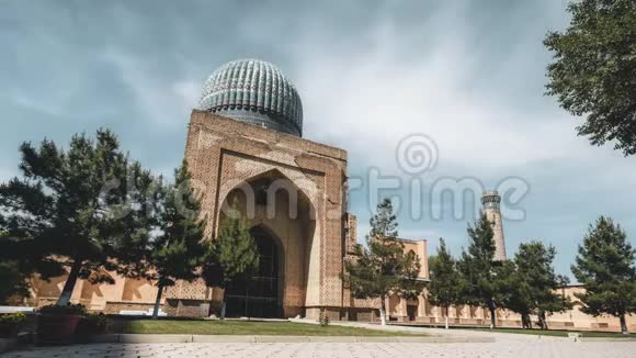 4kTimelapse电影剪辑的比比汗姆清真寺建筑群美丽的明亮蓝色圆顶丰富的马赛克视频的预览图