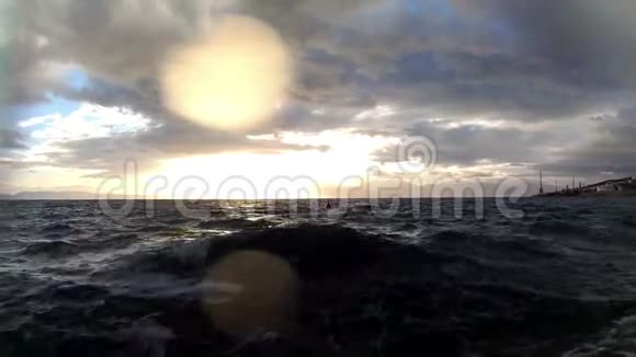 狂风暴雨的大海视频的预览图
