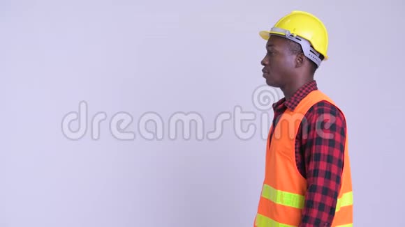 幸福青年非洲建筑工人思想概况视频的预览图