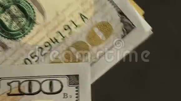 美元钞票快关门乔治华盛顿100美元钞票上的肖像美元钞票的记数视频的预览图
